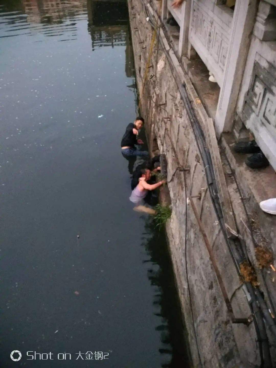 落水三个女生聊天记录的简单介绍