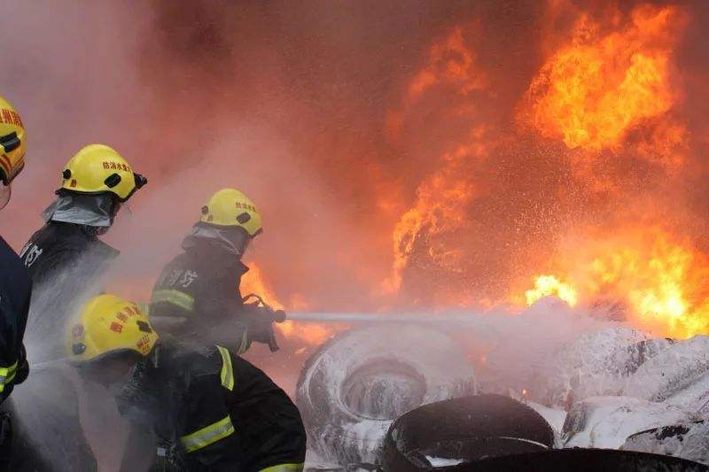 天津港爆炸消防兵聊天记录(天津港爆炸牺牲多少消防官兵)