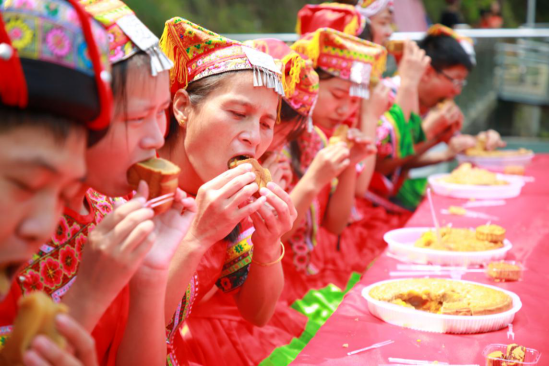 中秋带身份证切月饼聊天记录(我带月饼,你带上身份证,别问我为什么,切月饼用的图片)