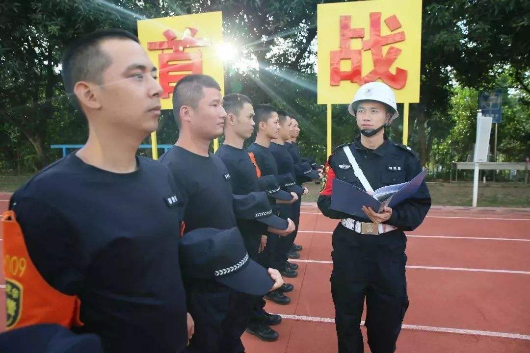 深圳辅警qq聊天记录(深圳北站派出所辅警照片)